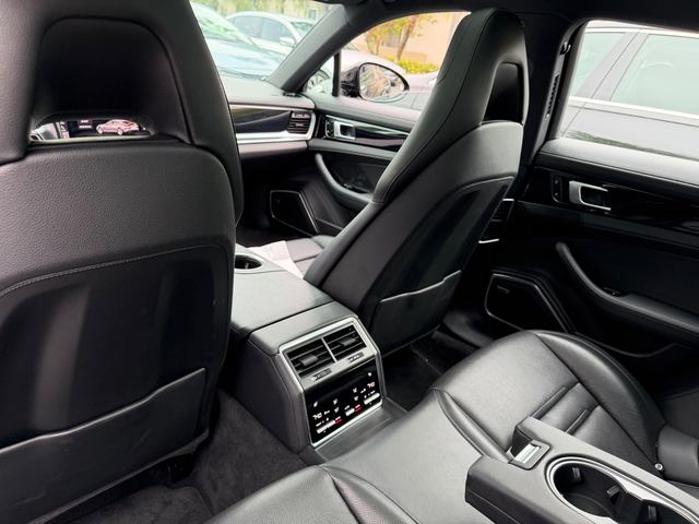 Porsche Panamera rear seat console