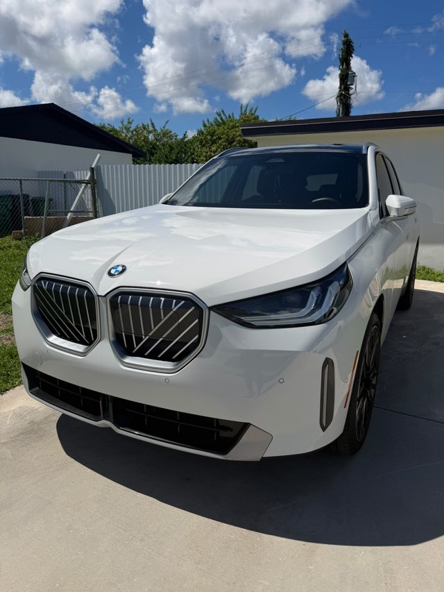 White BMW X3 xDrive, front three-quarter view
